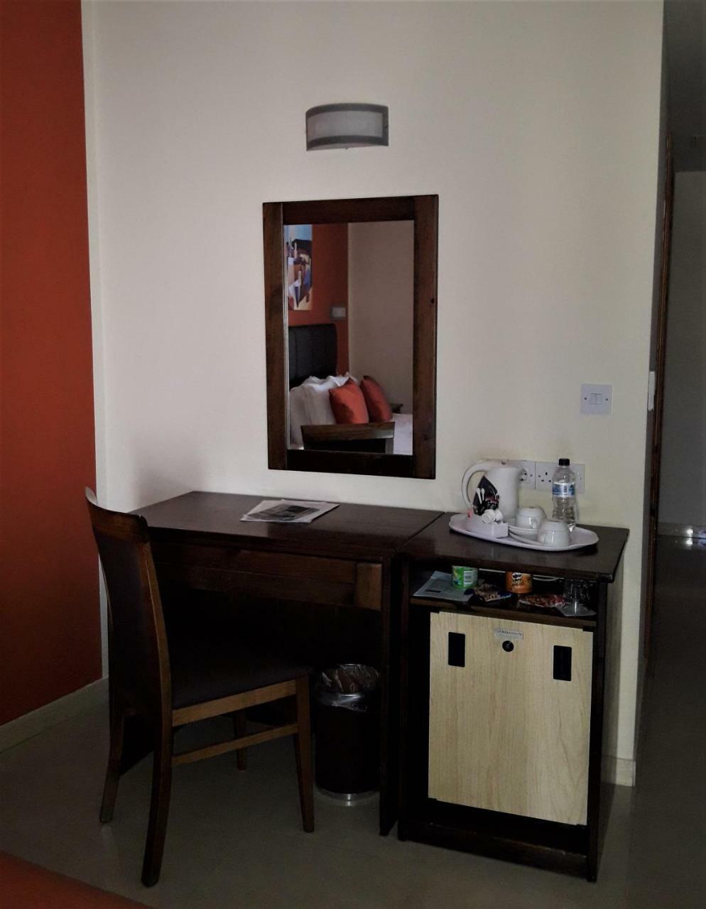Downtown Hotel Виктория Экстерьер фото