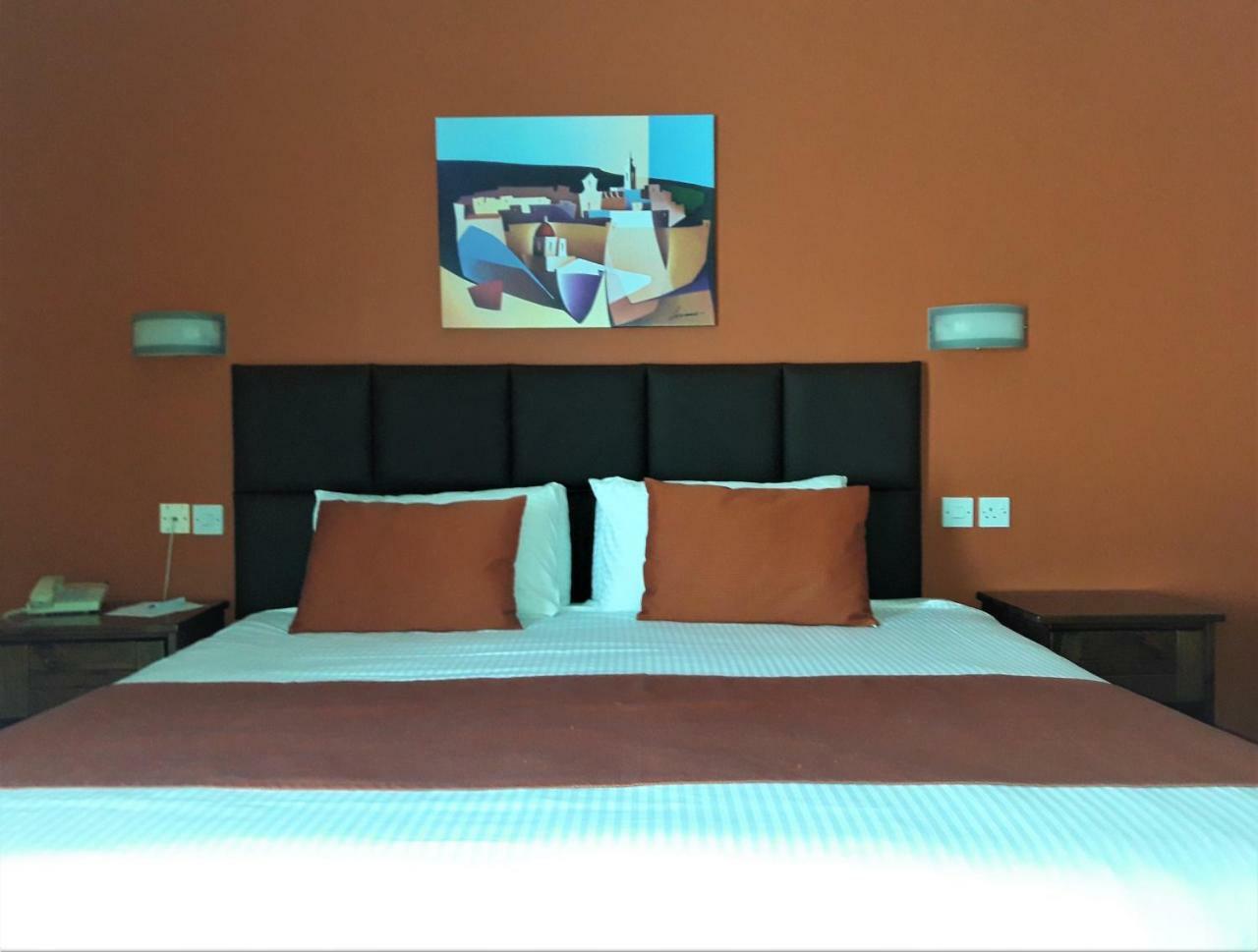 Downtown Hotel Виктория Экстерьер фото